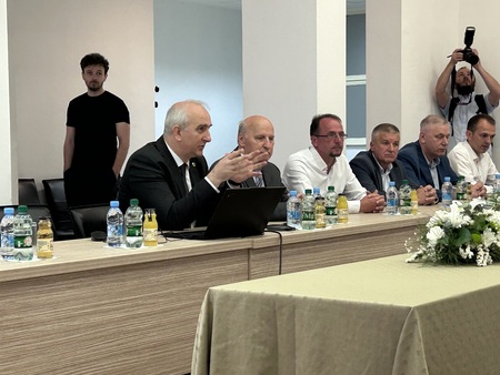 Občinska delegacija na delovnem obisku v Tešnju