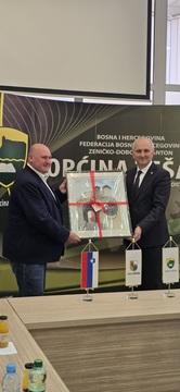 Občinska delegacija na delovnem obisku v Tešnju